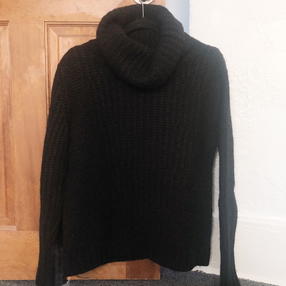 L Banana Republic Heavy Black Turtleneck Sweater